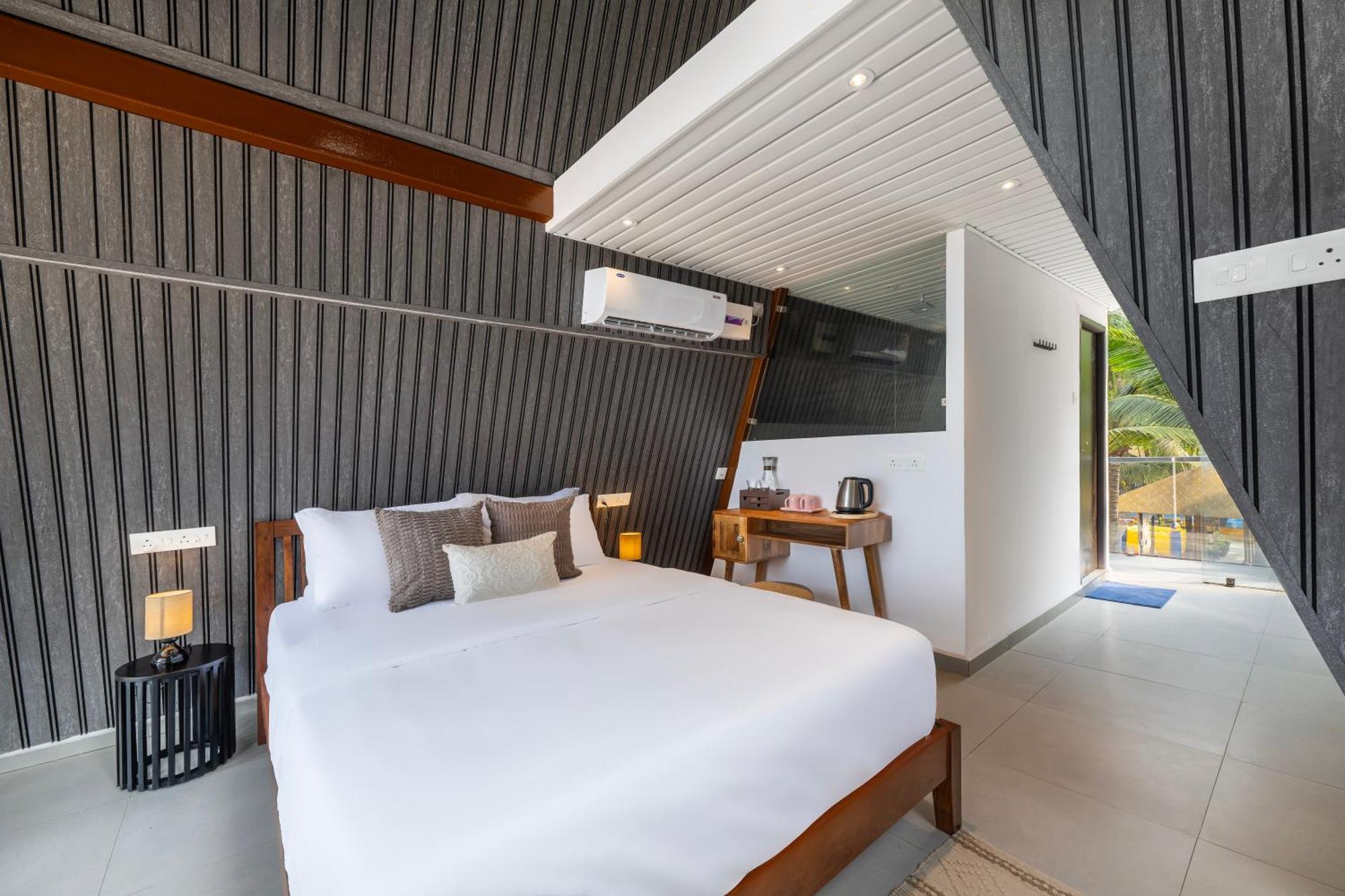 The Rose Goa Beach Resort Агонда Экстерьер фото