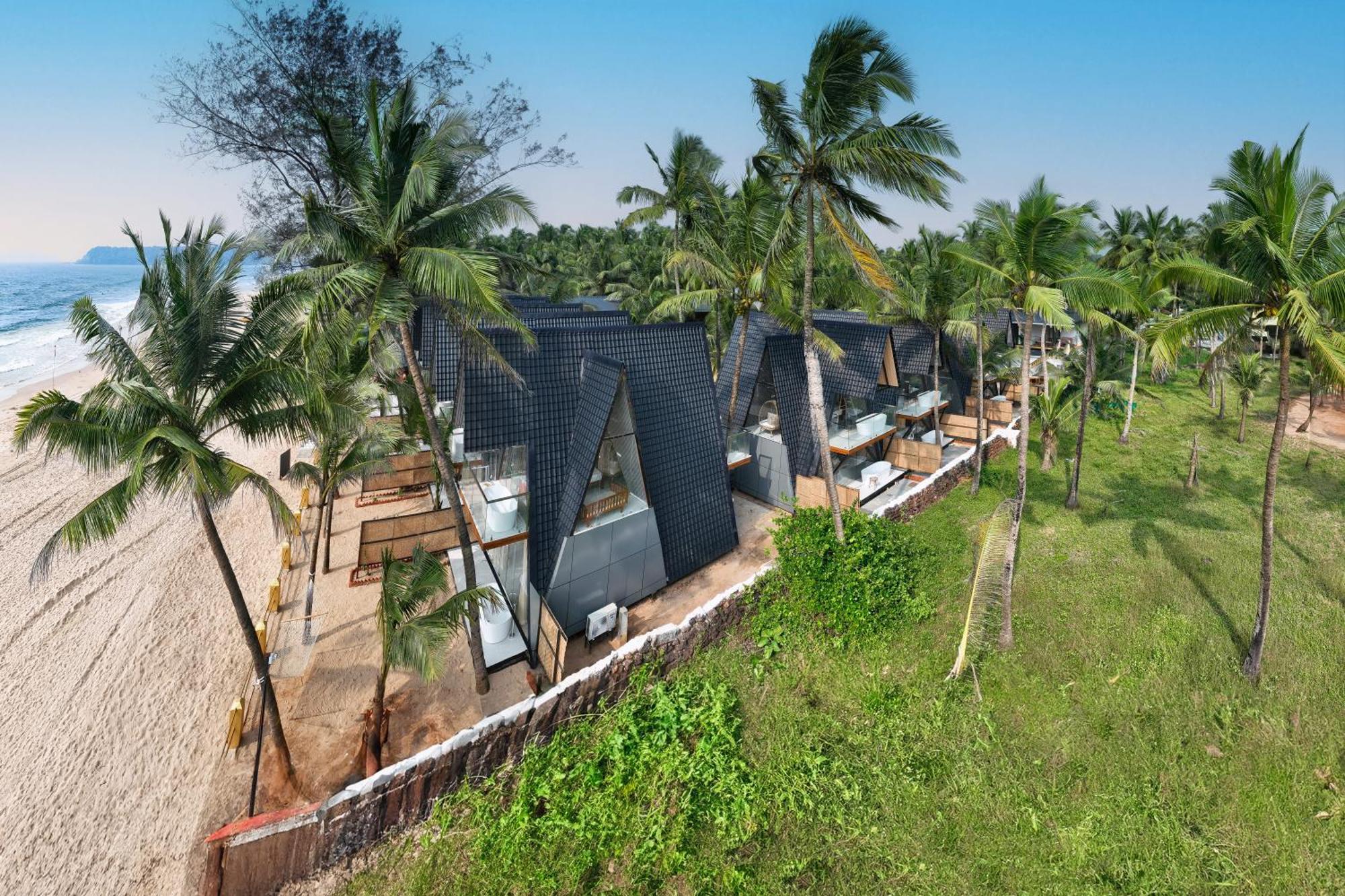 The Rose Goa Beach Resort Агонда Экстерьер фото
