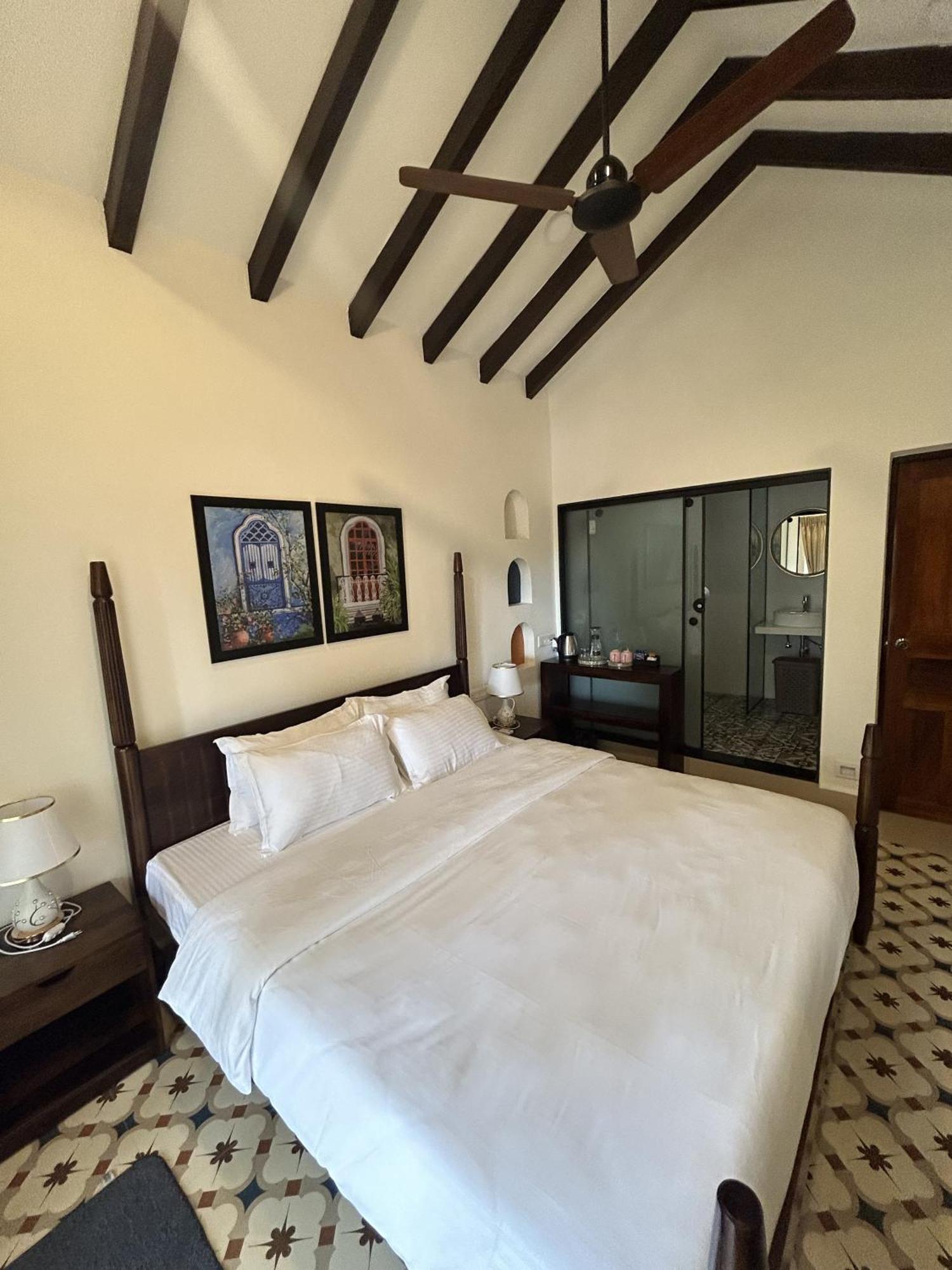 The Rose Goa Beach Resort Агонда Экстерьер фото