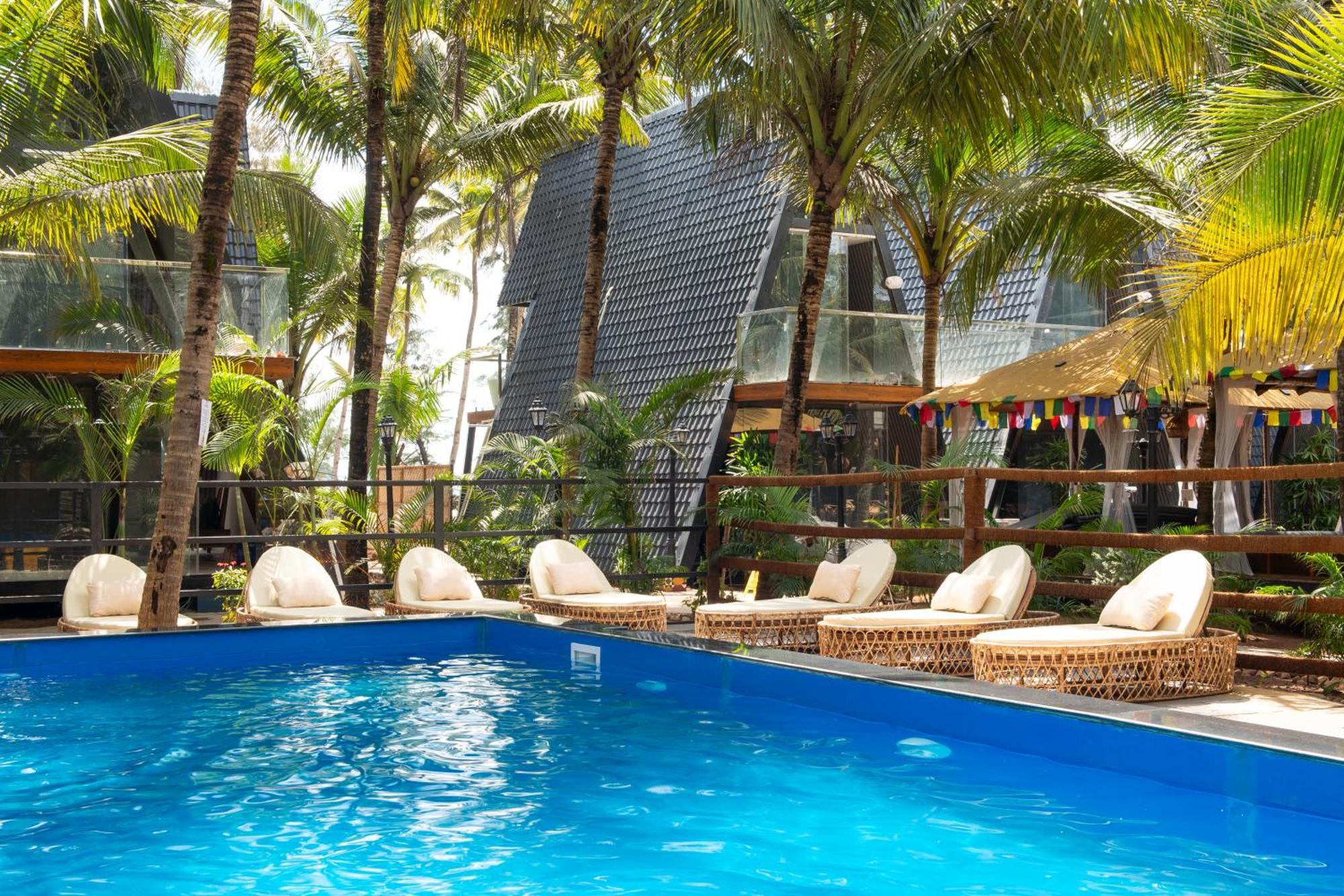 The Rose Goa Beach Resort Агонда Экстерьер фото