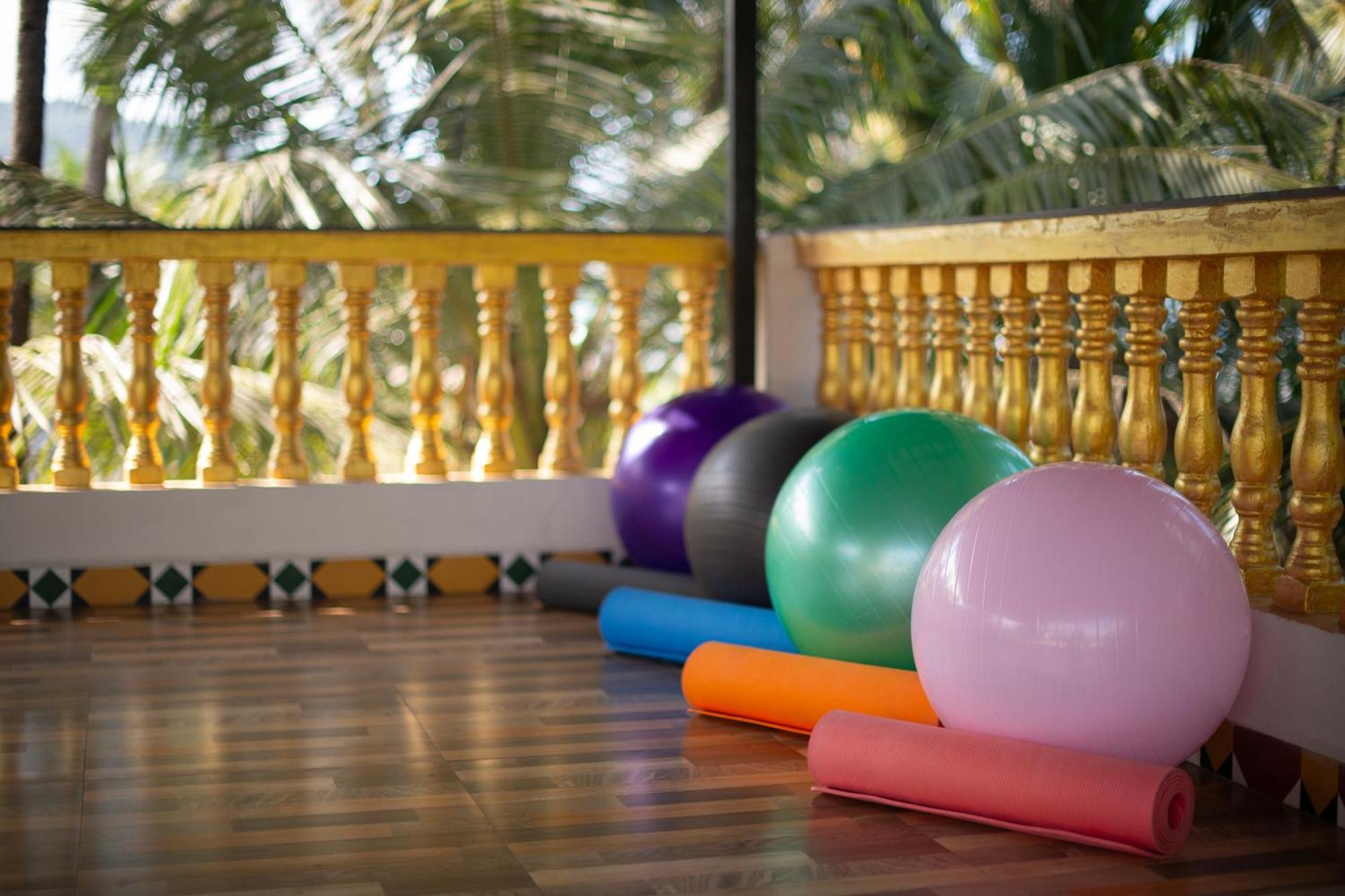 The Rose Goa Beach Resort Агонда Экстерьер фото