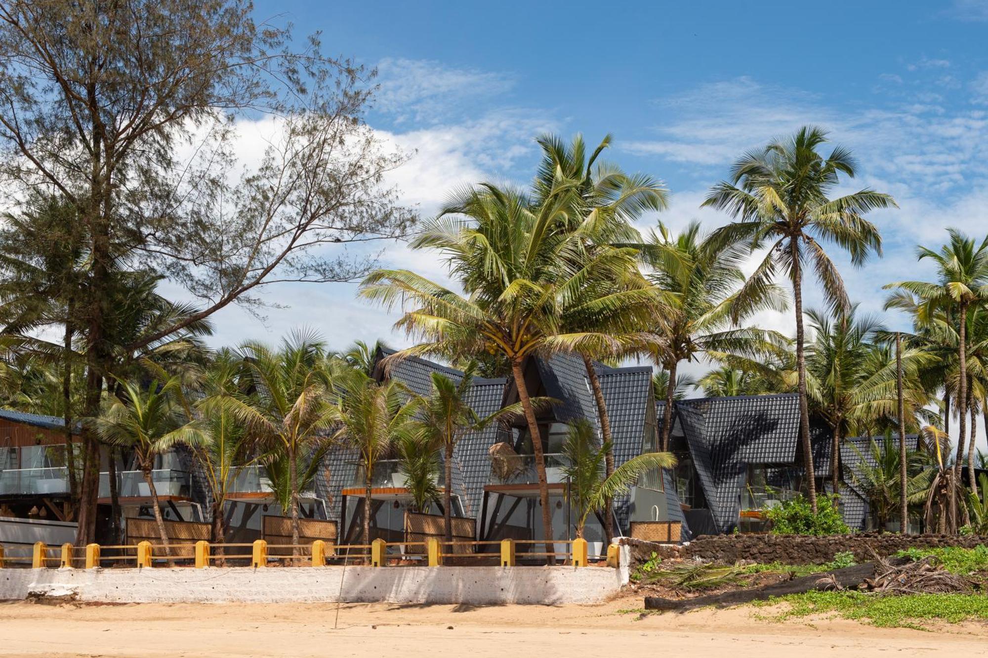 The Rose Goa Beach Resort Агонда Экстерьер фото