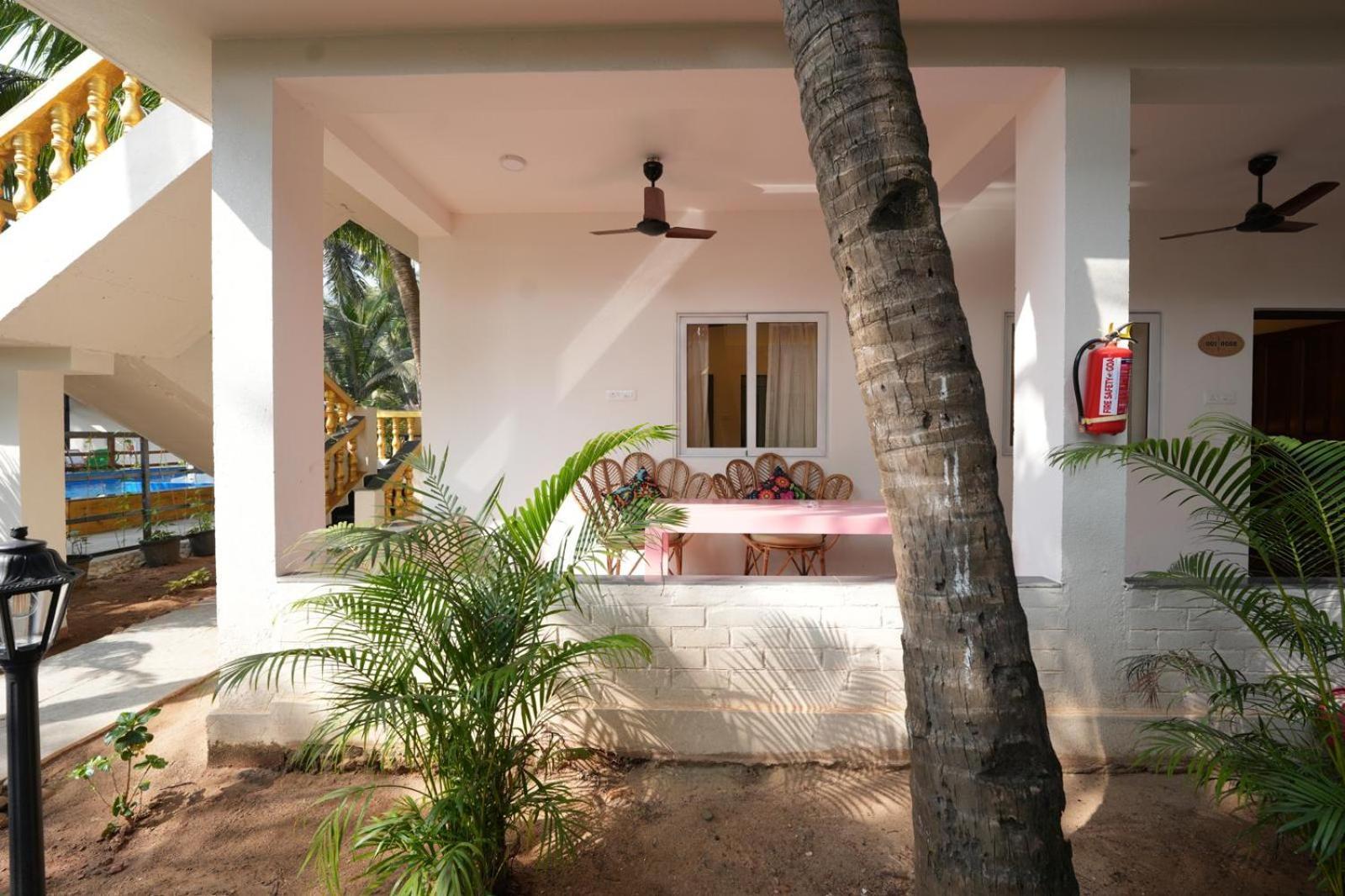 The Rose Goa Beach Resort Агонда Экстерьер фото