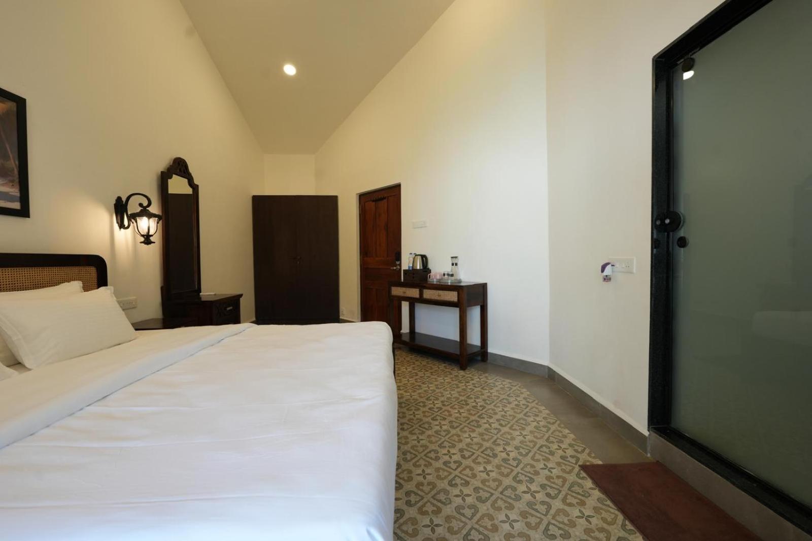 The Rose Goa Beach Resort Агонда Экстерьер фото