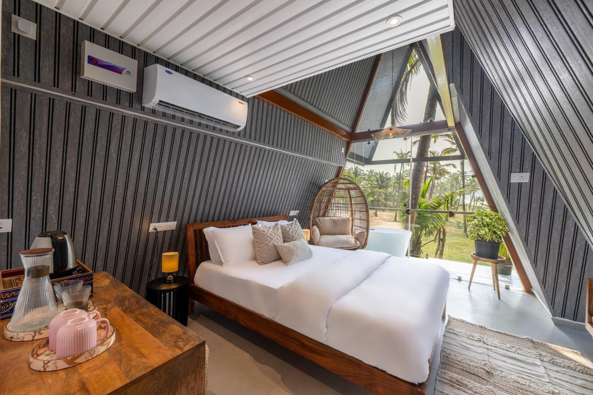 The Rose Goa Beach Resort Агонда Экстерьер фото